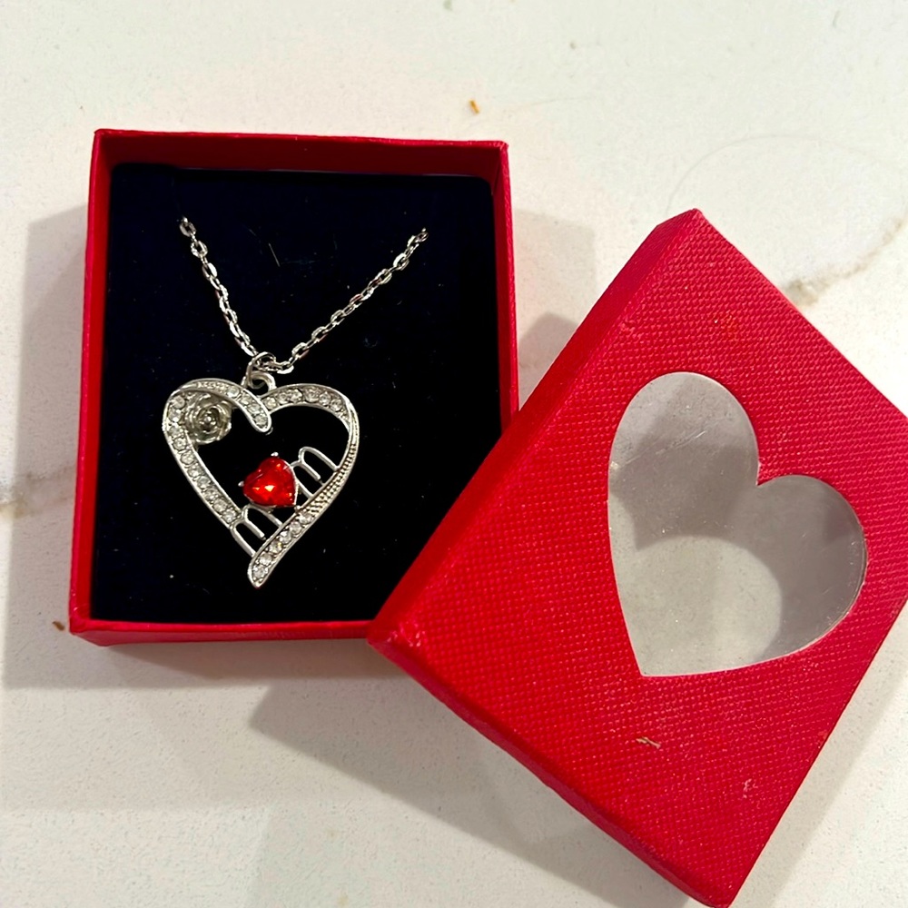 Silver tone mom necklace w box